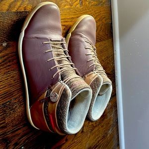 Plae boots 10 women 8.5 men